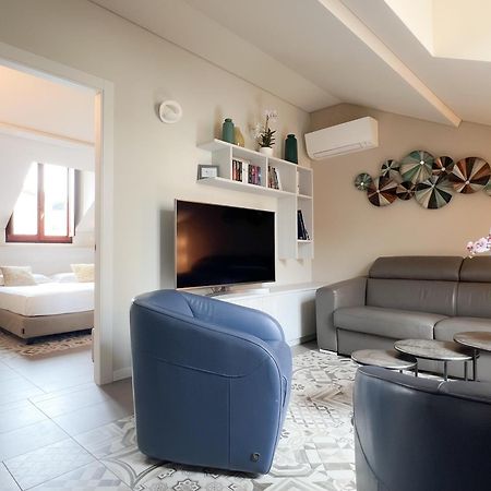 Comecasa 10 Minutes Walk From Duomo 2 Bedroom Apartment มิลาน ภายนอก รูปภาพ