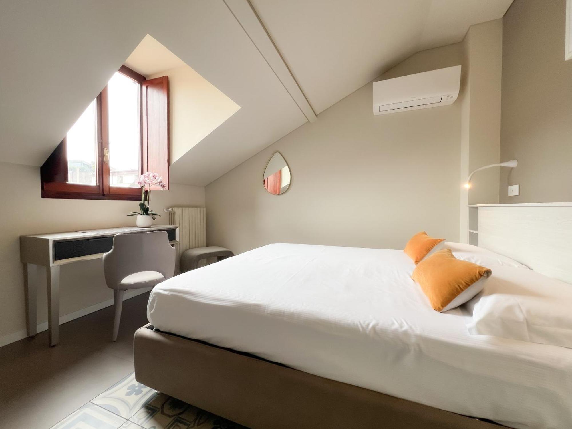Comecasa 10 Minutes Walk From Duomo 2 Bedroom Apartment มิลาน ภายนอก รูปภาพ