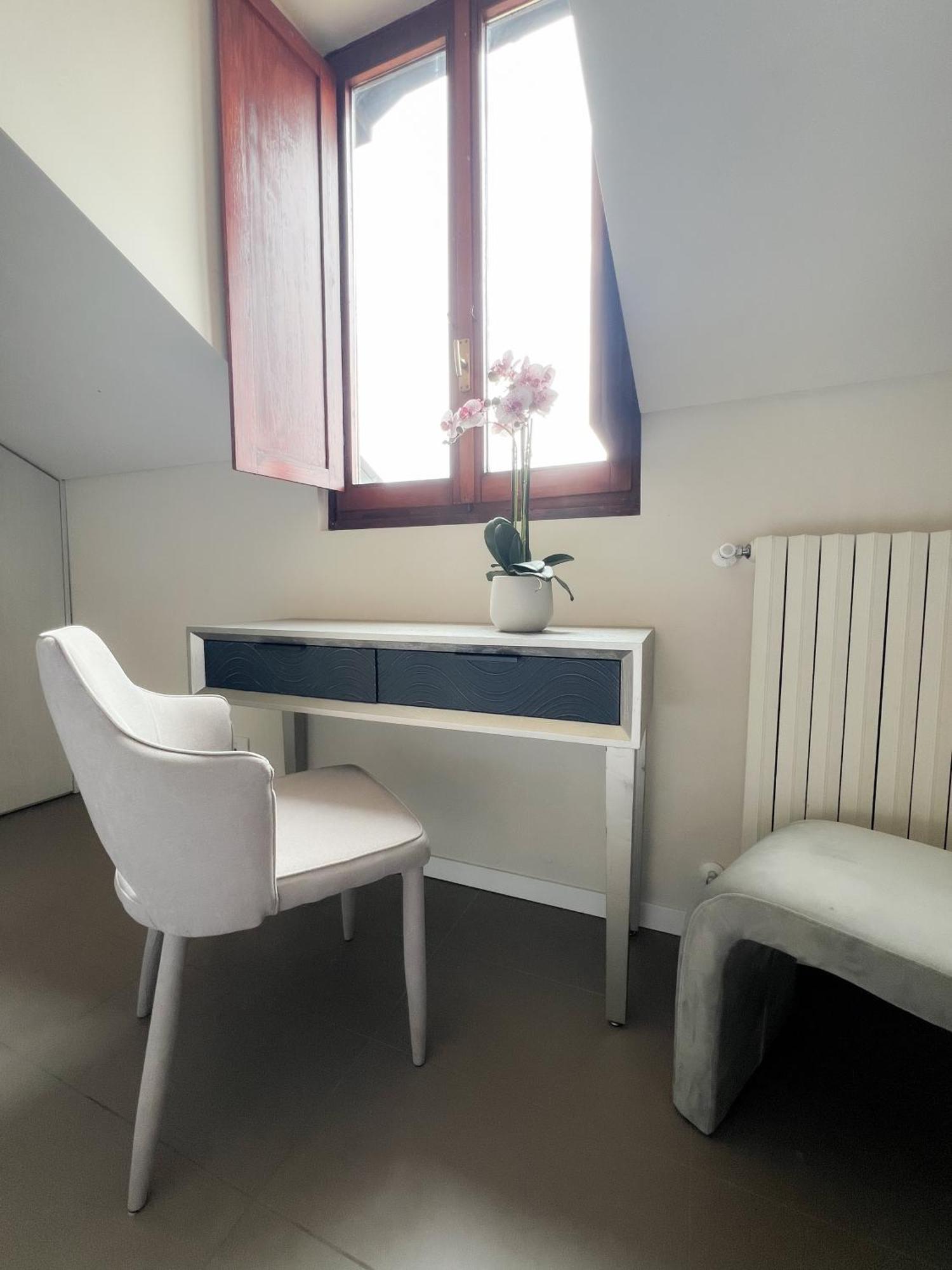 Comecasa 10 Minutes Walk From Duomo 2 Bedroom Apartment มิลาน ภายนอก รูปภาพ