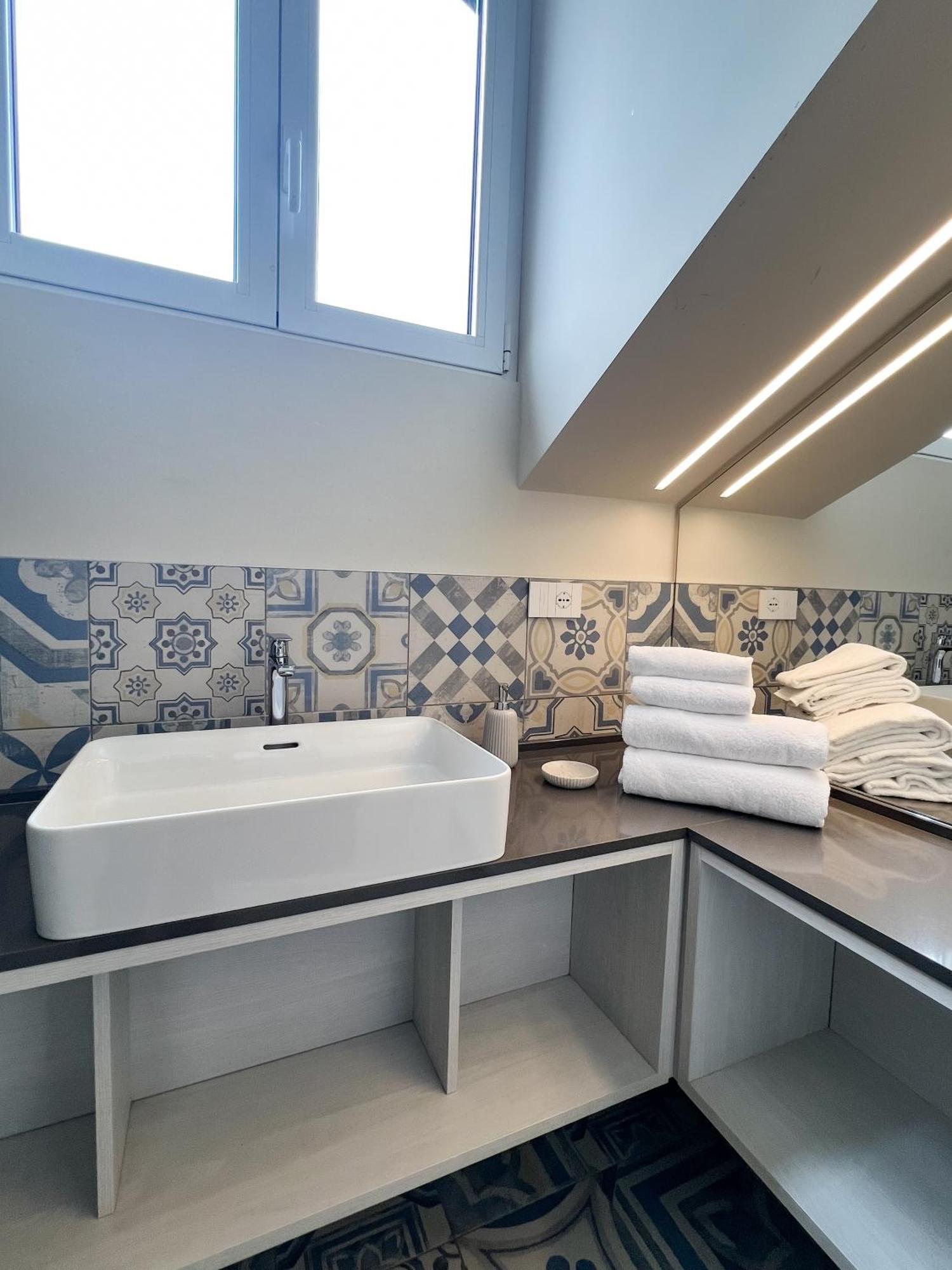 Comecasa 10 Minutes Walk From Duomo 2 Bedroom Apartment มิลาน ภายนอก รูปภาพ