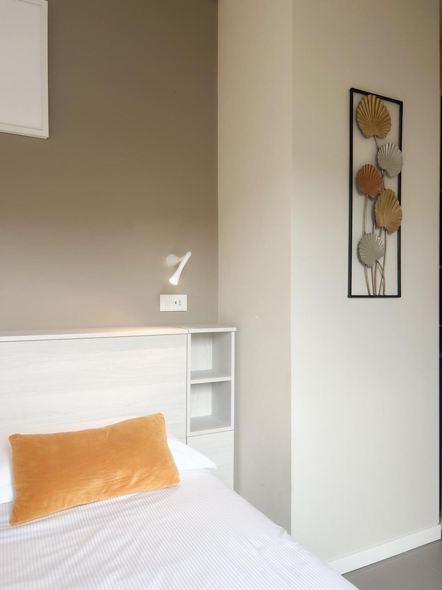 Comecasa 10 Minutes Walk From Duomo 2 Bedroom Apartment มิลาน ภายนอก รูปภาพ