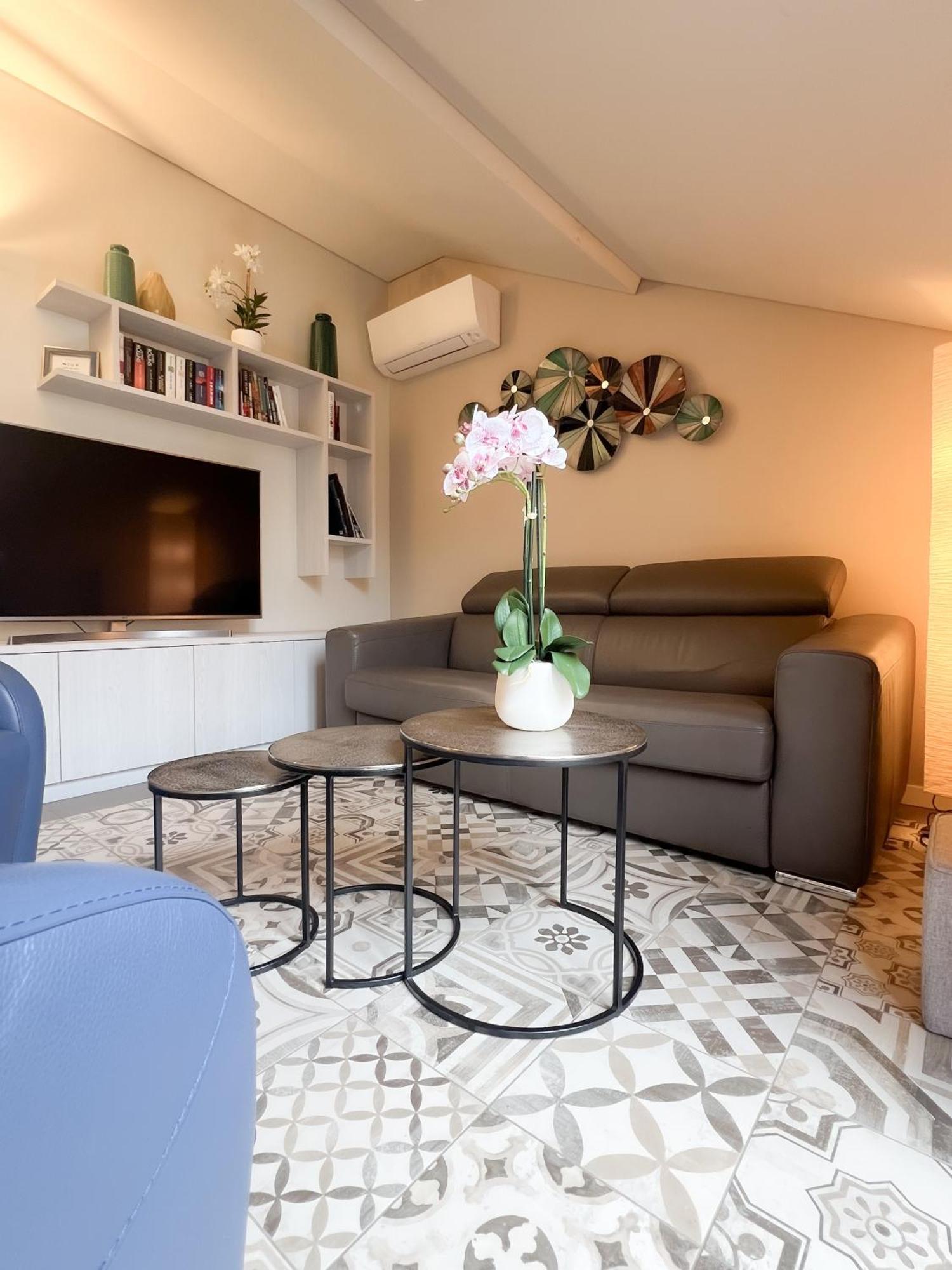 Comecasa 10 Minutes Walk From Duomo 2 Bedroom Apartment มิลาน ภายนอก รูปภาพ