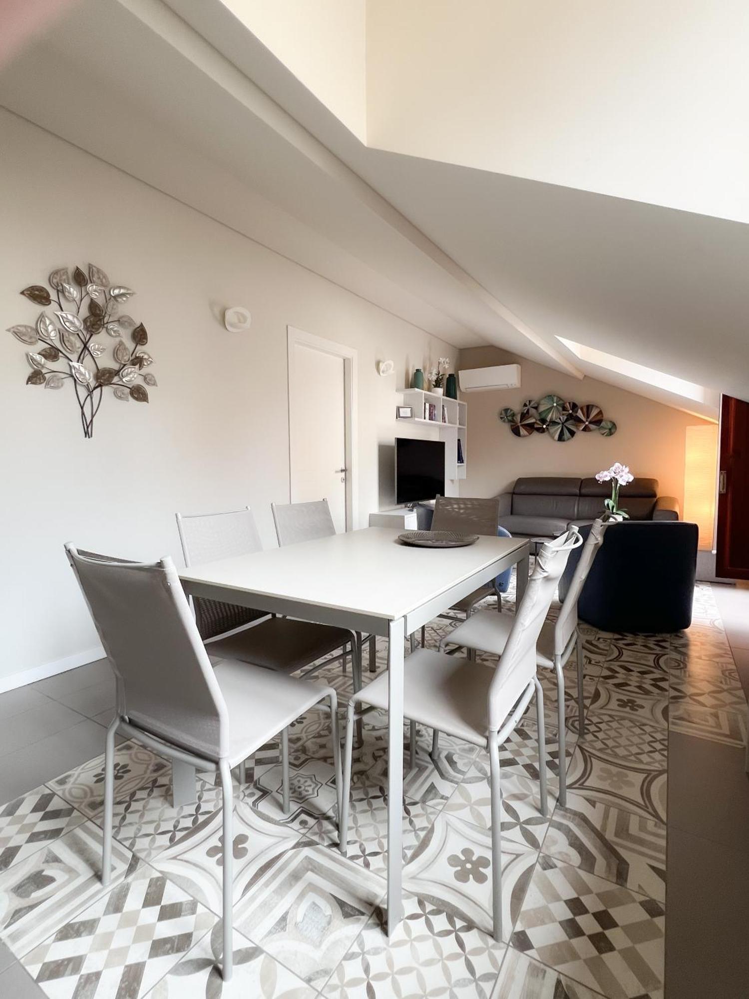 Comecasa 10 Minutes Walk From Duomo 2 Bedroom Apartment มิลาน ภายนอก รูปภาพ