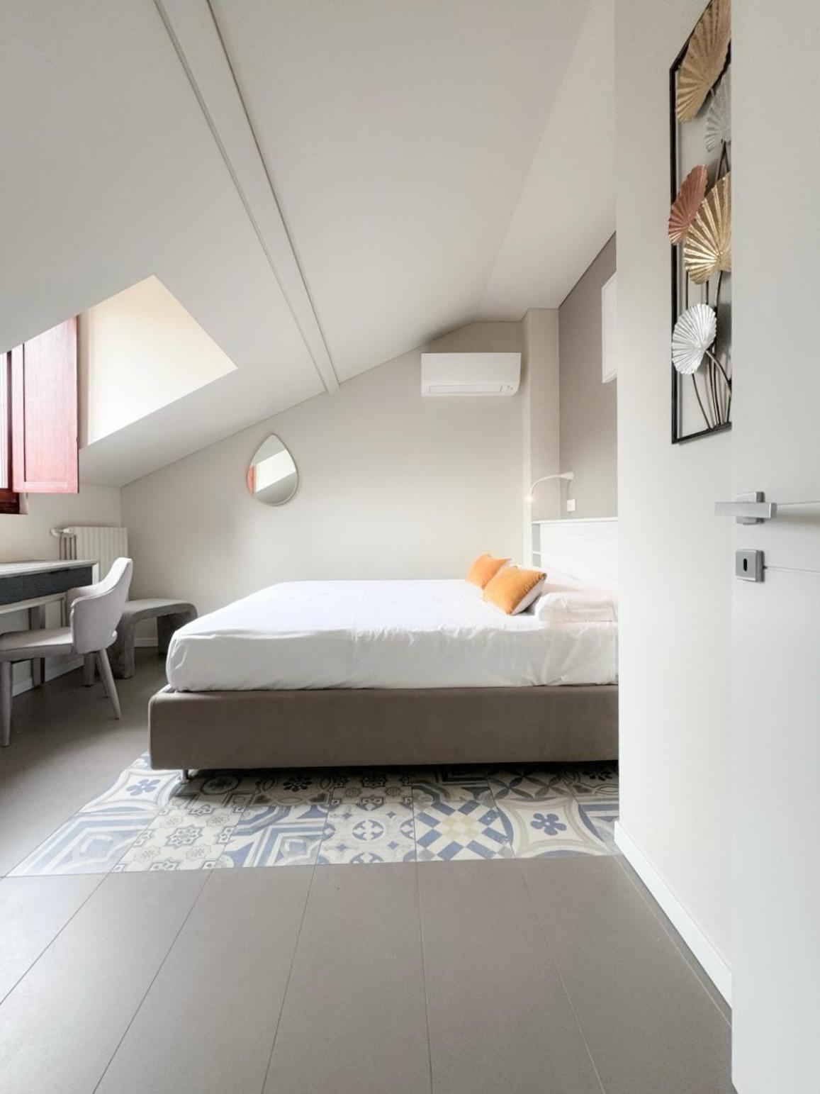 Comecasa 10 Minutes Walk From Duomo 2 Bedroom Apartment มิลาน ภายนอก รูปภาพ