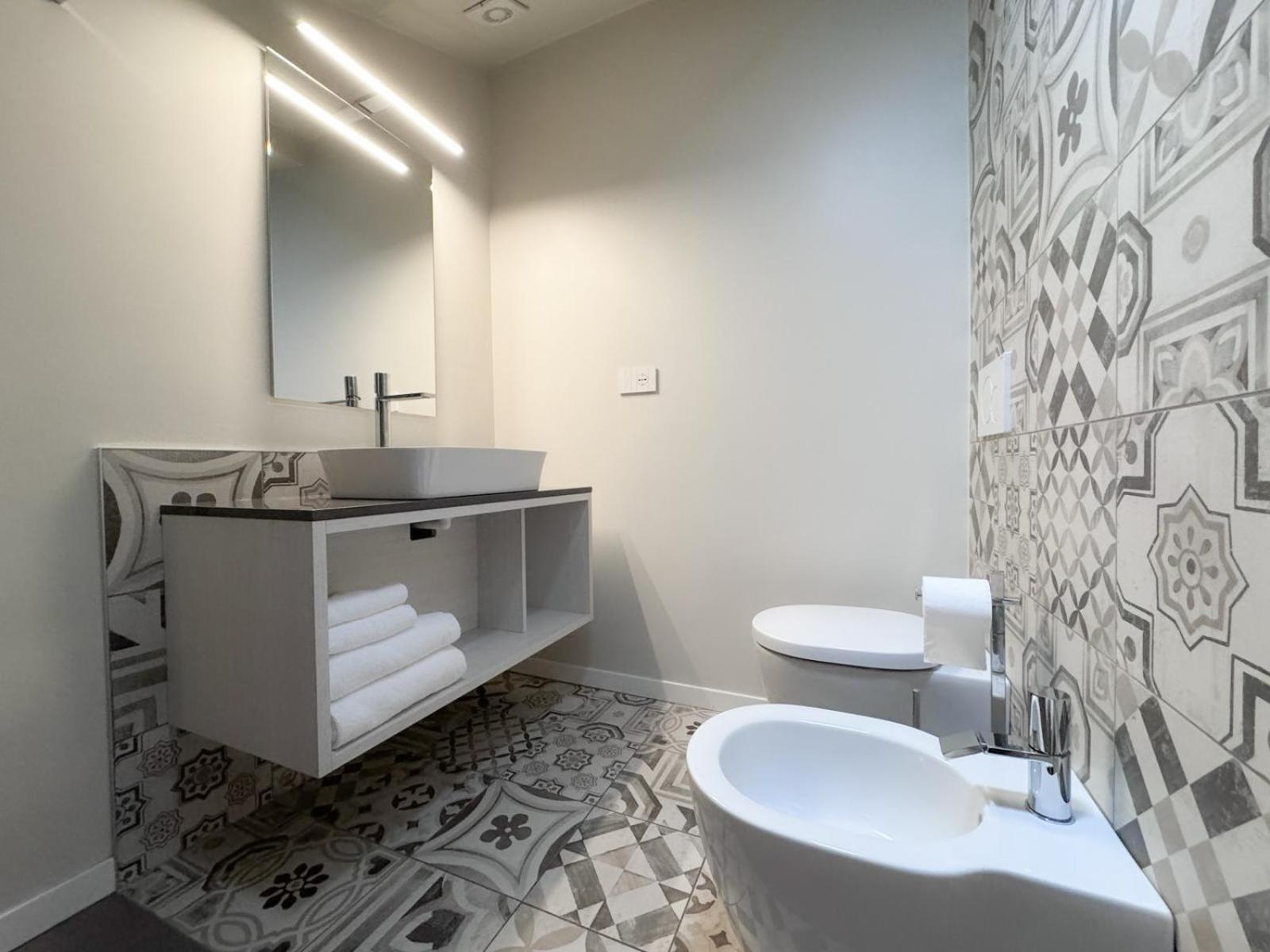 Comecasa 10 Minutes Walk From Duomo 2 Bedroom Apartment มิลาน ภายนอก รูปภาพ