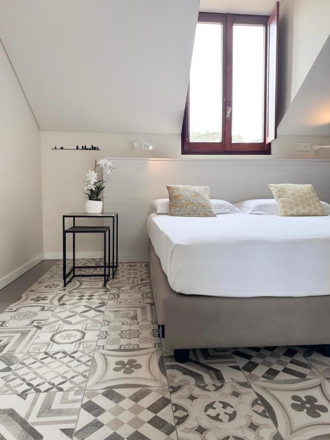 Comecasa 10 Minutes Walk From Duomo 2 Bedroom Apartment มิลาน ภายนอก รูปภาพ