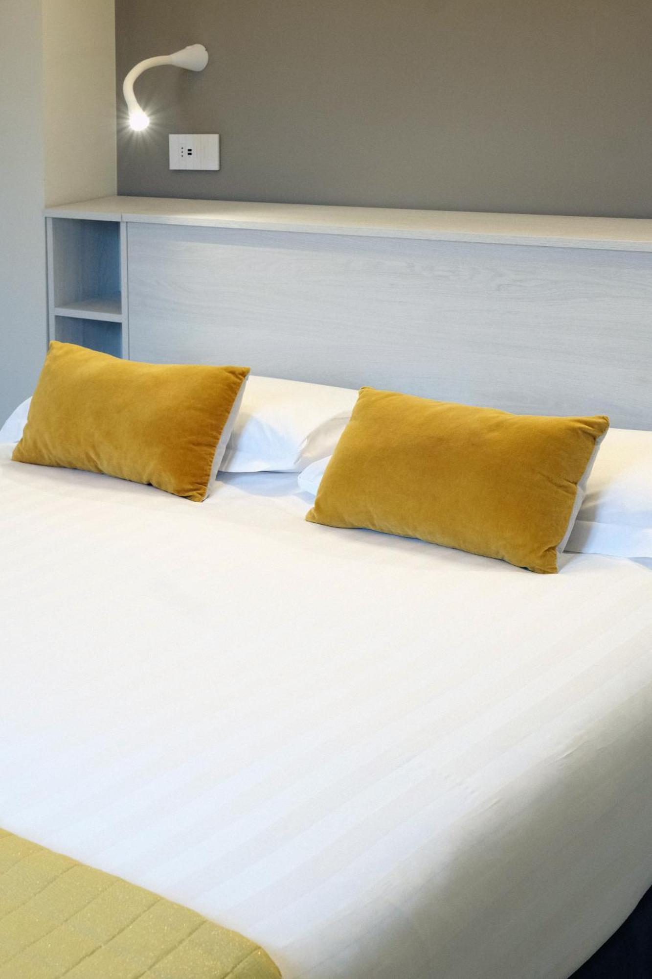 Comecasa 10 Minutes Walk From Duomo 2 Bedroom Apartment มิลาน ภายนอก รูปภาพ