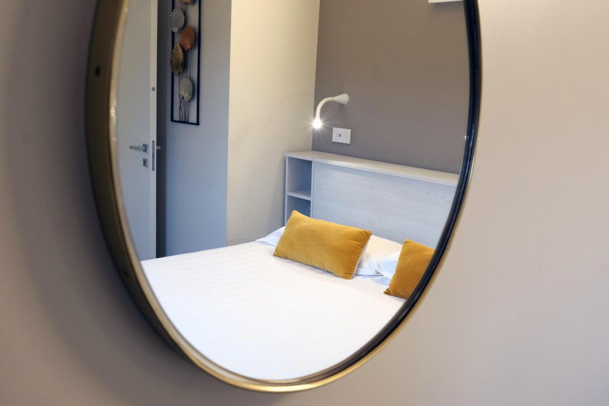 Comecasa 10 Minutes Walk From Duomo 2 Bedroom Apartment มิลาน ภายนอก รูปภาพ
