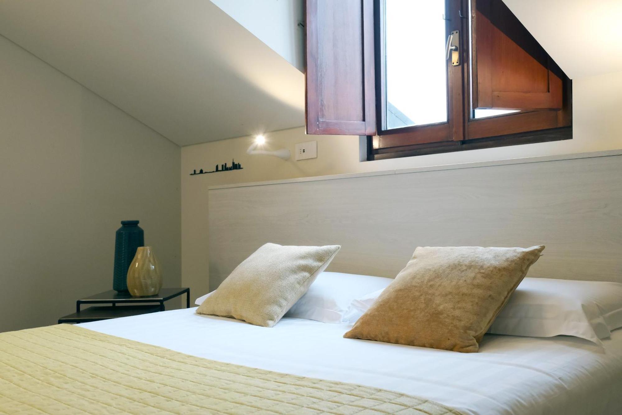 Comecasa 10 Minutes Walk From Duomo 2 Bedroom Apartment มิลาน ภายนอก รูปภาพ